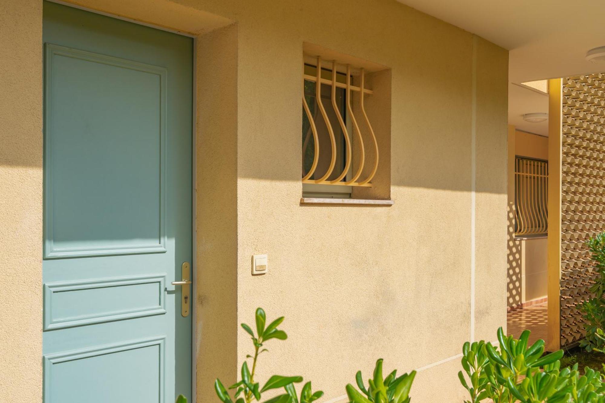 Les 15 Pins & La Mer -Your Green Getaway Near Sea & Beach アンティーブ エクステリア 写真