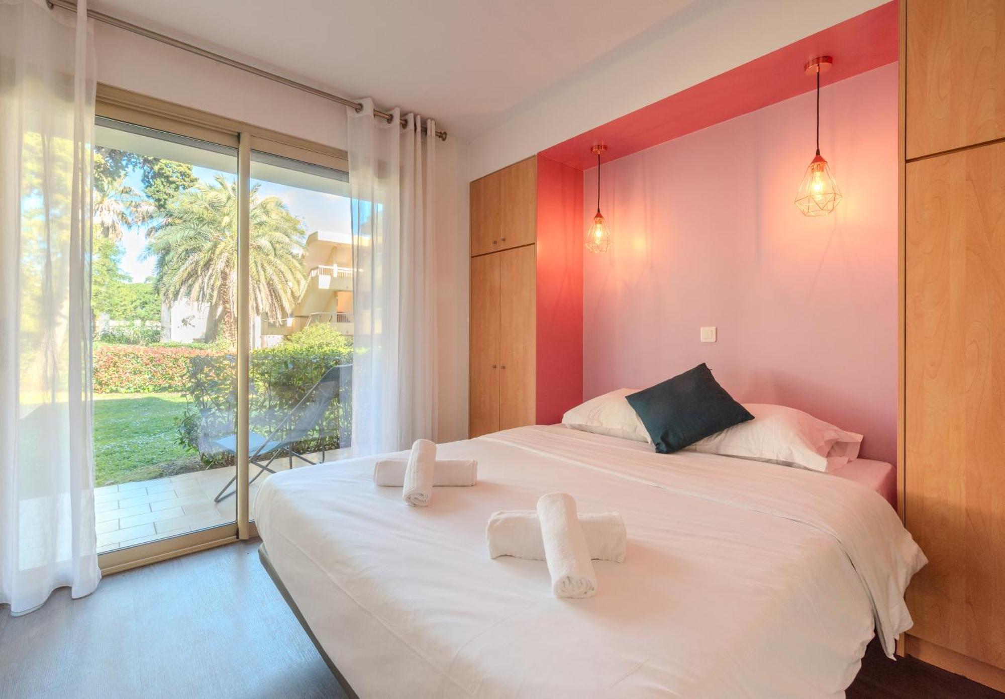 Les 15 Pins & La Mer -Your Green Getaway Near Sea & Beach アンティーブ エクステリア 写真