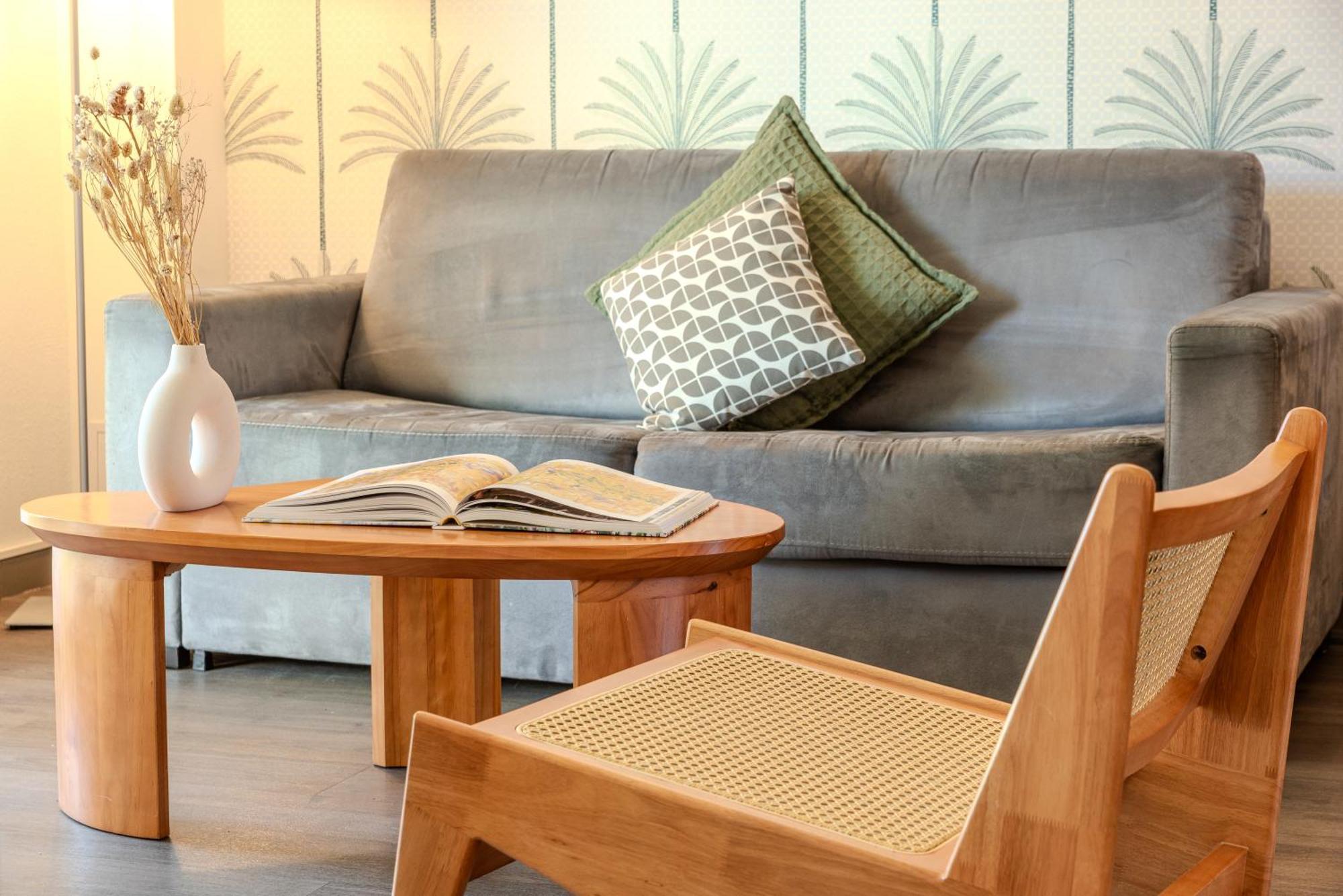 Les 15 Pins & La Mer -Your Green Getaway Near Sea & Beach アンティーブ エクステリア 写真